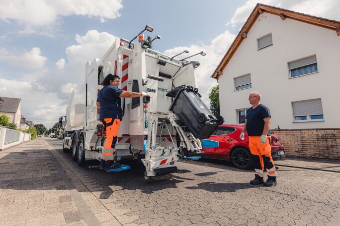 LKW-Fahrerin oder LKW-Fahrer für Abfallsammelfahrzeuge (w/m/d), 2. Bild