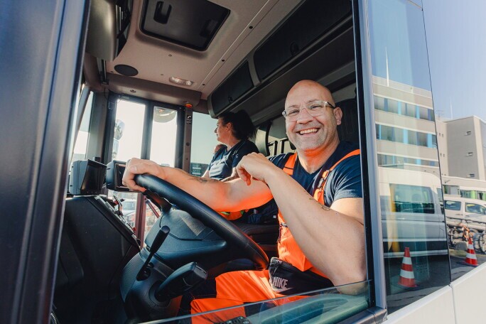 LKW-Fahrerin oder LKW-Fahrer für Abfallsammelfahrzeuge (w/m/d), 3. Bild